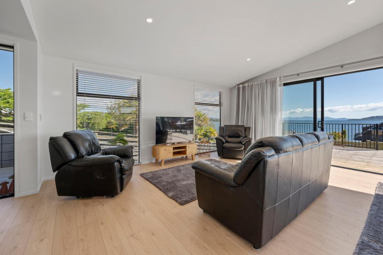 Lakeview Terrace - Taupo Holiday Home Luaran gambar