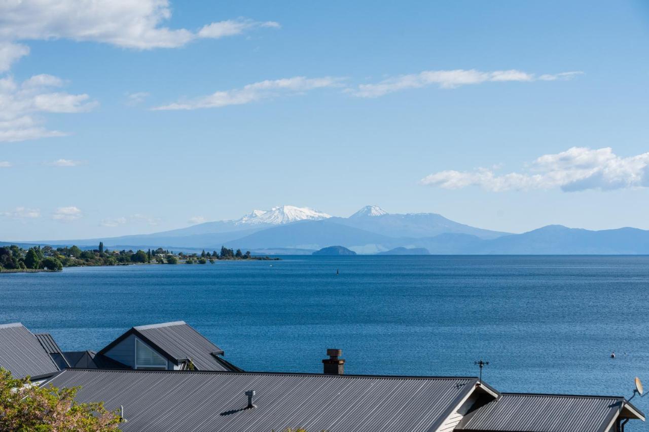 Lakeview Terrace - Taupo Holiday Home Luaran gambar