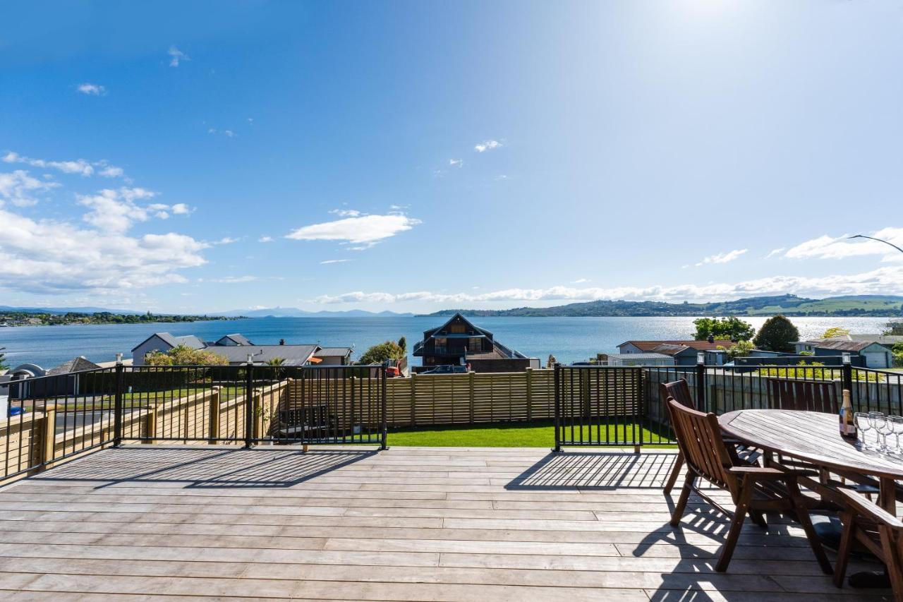 Lakeview Terrace - Taupo Holiday Home Luaran gambar